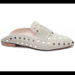 NWOB Chinese Laundry “Charlie Kid” suede mules 6.5